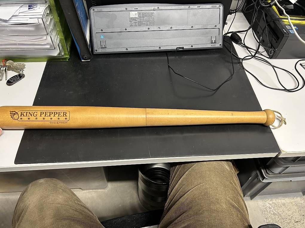 Geschirrsets: King Pepper Pfeffermühle 70 cm lang – Gebraucht aus Wettingen von GMB1