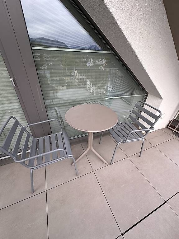 Set di tavolo e panche: Balkonset  Tisch mit 2 Stühlen – Usato da Schmerikon venduto da artflck
