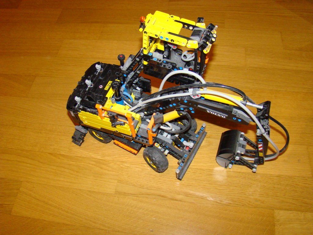 Lego Kit di costruzioni: lego technic 42053 (Volvo EW160E) – Nuovo (secondo la descrizione) da Lussery-Villars venduto da pousinete02 4