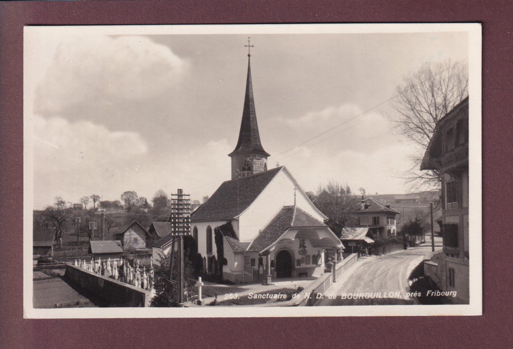 Cartoline postali: Fribourg - NOTRE DAME DE BOURGUILLON - 1932 – Usato da Pully venduto da nicecards