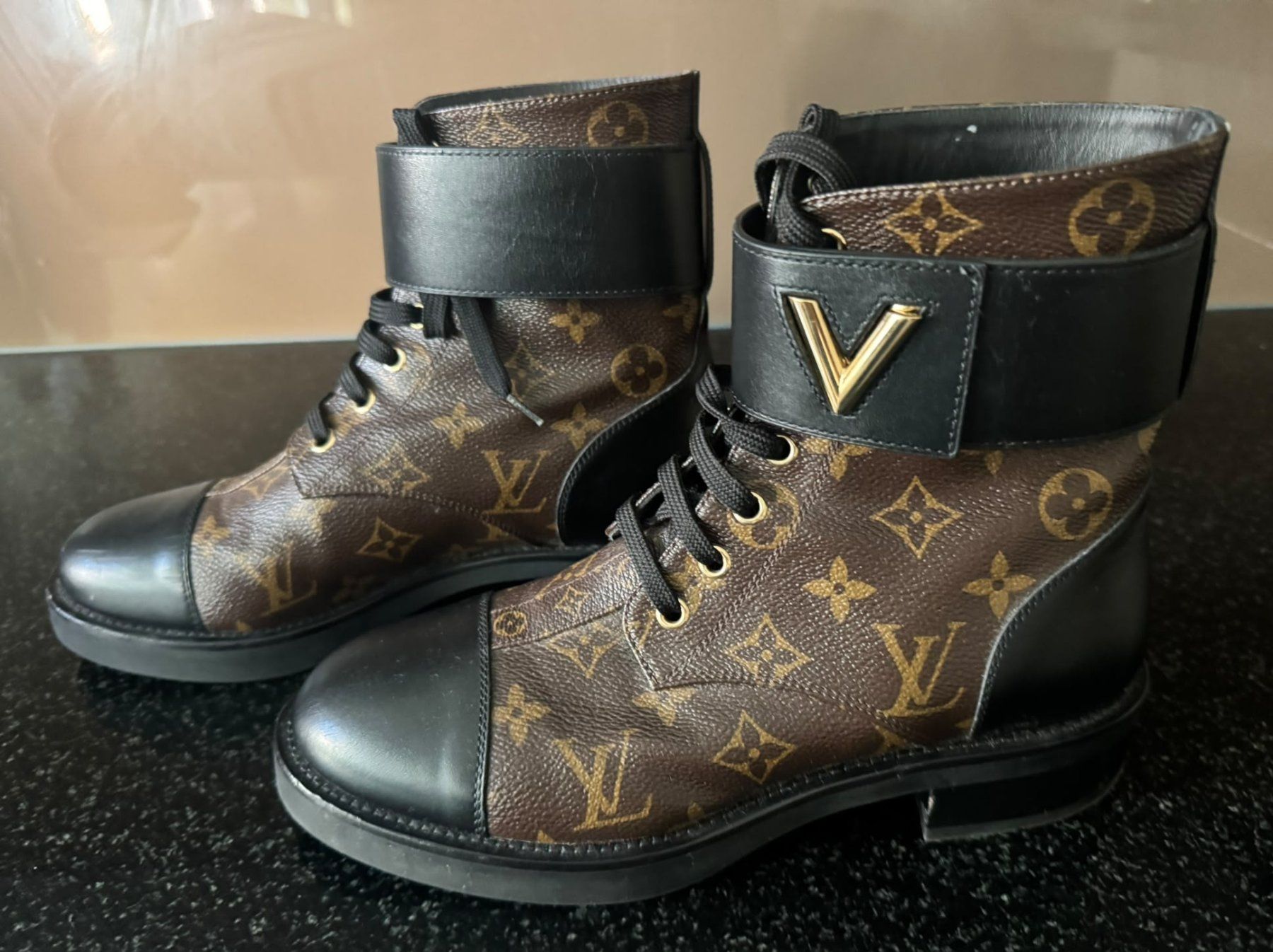 Louis Vuitton Chaussures femmes: Bottines Louis Vuitton – Neuf (Voir description) à Corminboeuf par Yvanterrible 1