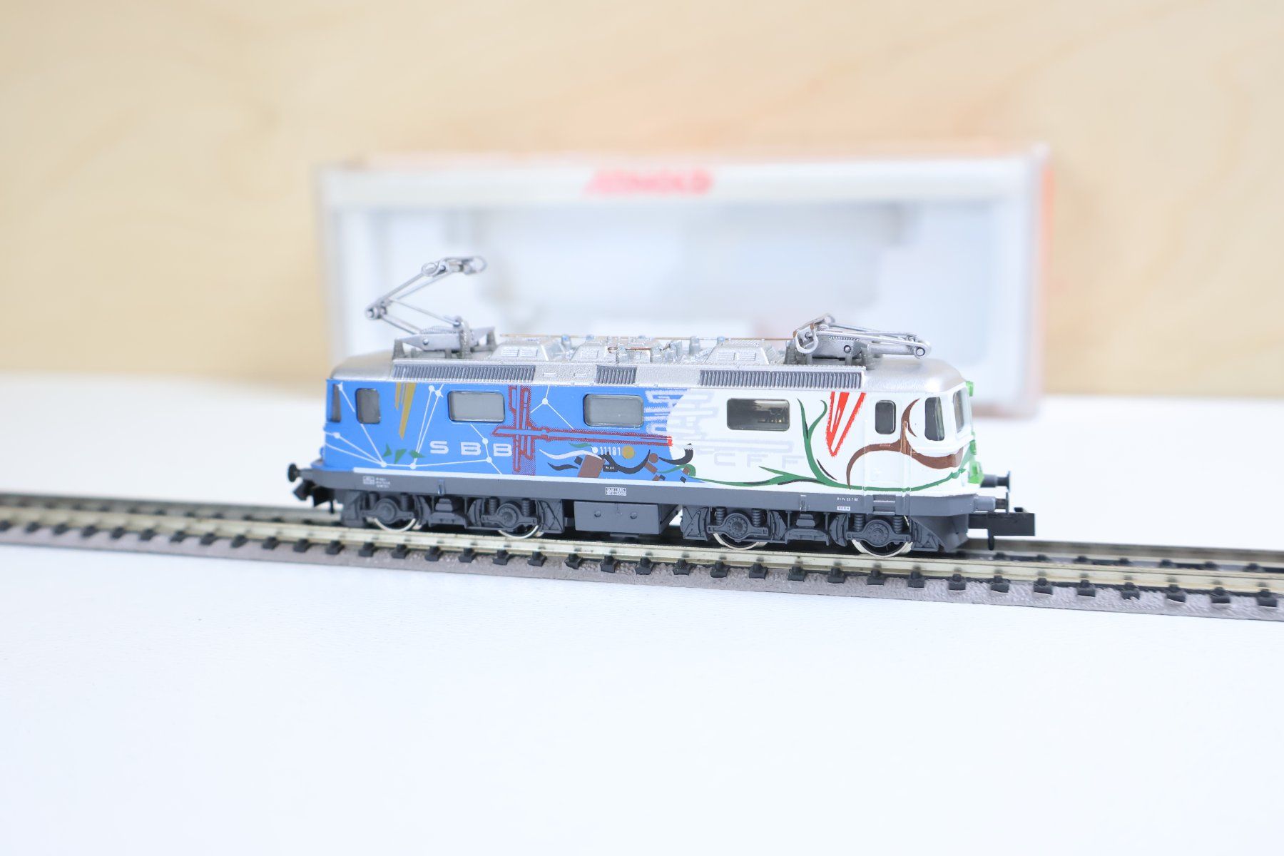Arnold Modelleisenbahnen: ARNOLD SBB Bourret Re 4/4 E-Lok - Spur N 2407 – Gebraucht aus Winterthur von Monstera 3