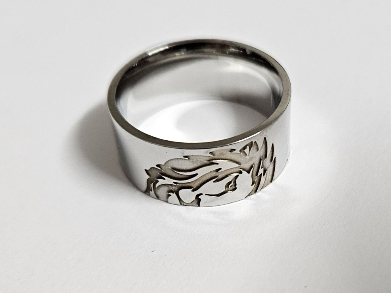 Anelli: Ring mit eingraviertem Löwen chrom / silbrig Gr. US 7 – Nuovo e nell'imballaggio originale da Kreuzlingen venduto da RahMal 1