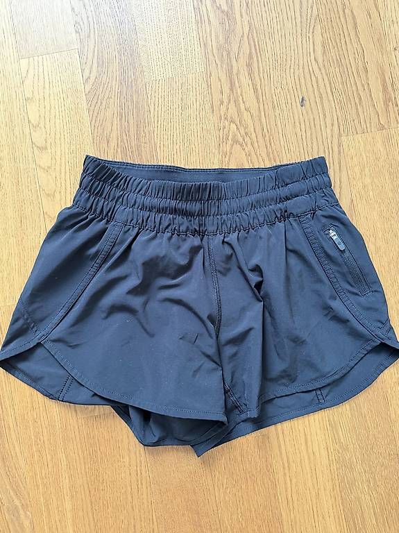 Pantaloni: Lululemon Shorts – Usato da Arlesheim venduto da ann_tnc9