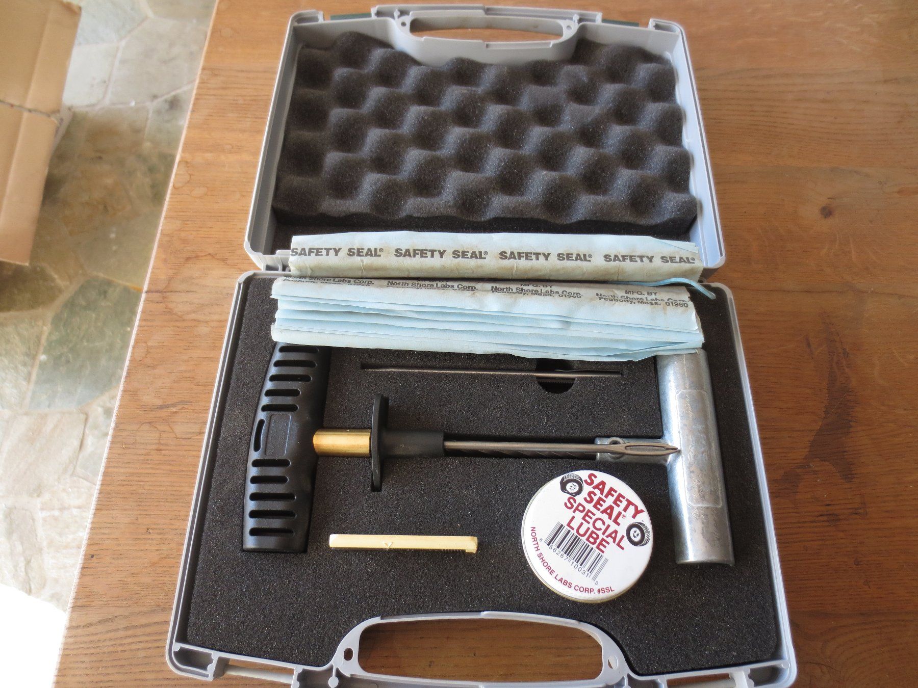 Pneumatici & Ruote complete: Repp.Kit für LKW Pneus – Usato da Gunzgen venduto da Frix01 1