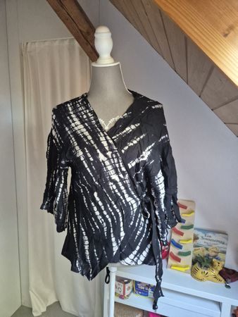 Wickelbluse schwarz weiss gemustert guter Zustand