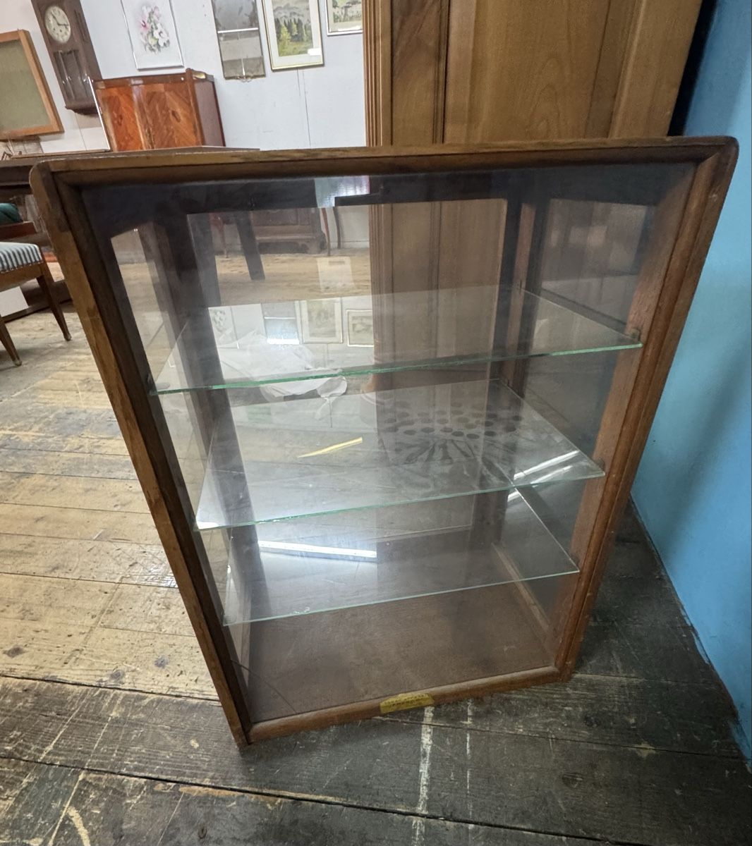 Vitrinen: Glas Vitrine  – Gebraucht aus Schlieren von Freundlich02 5