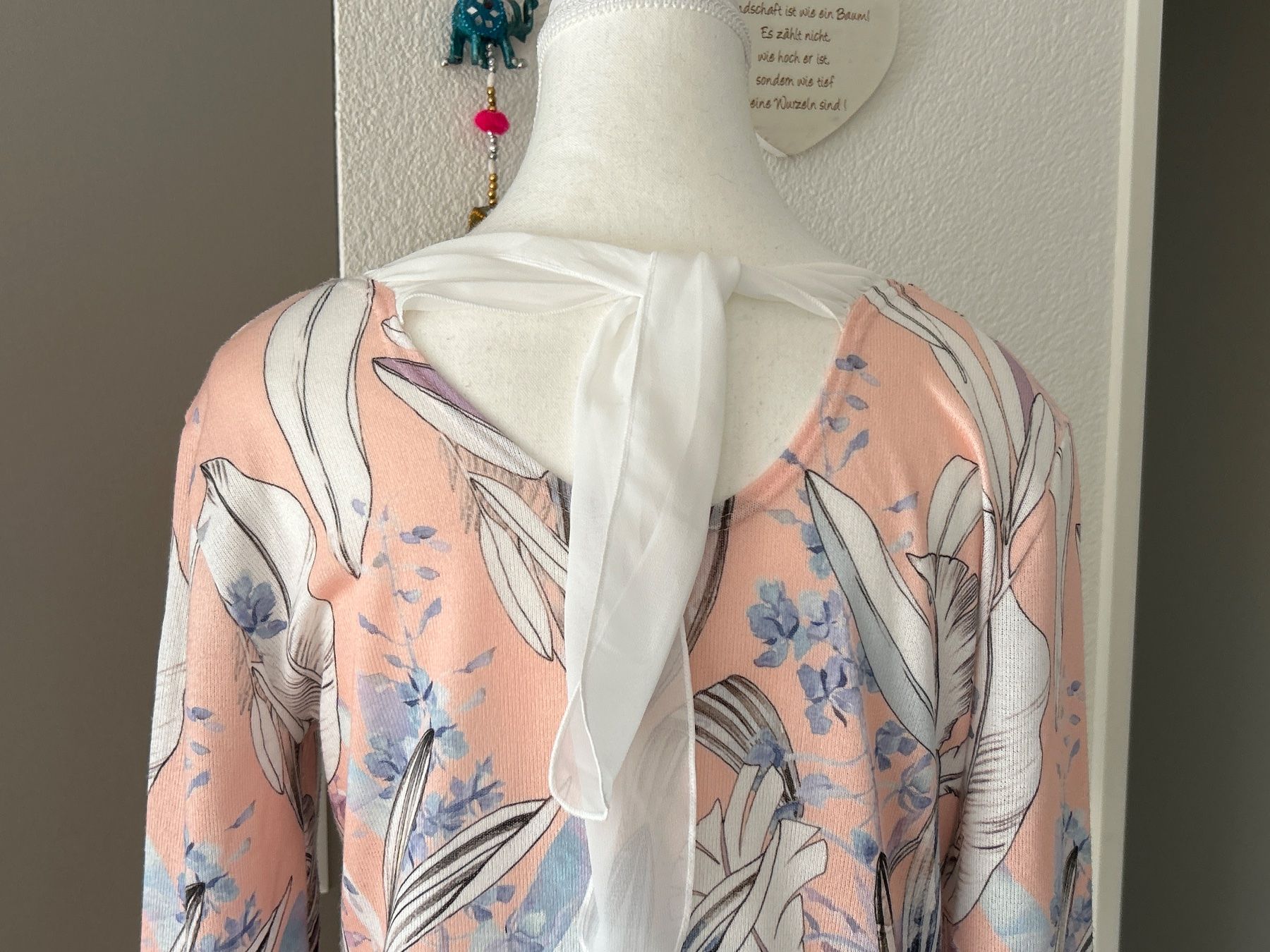 T-shirt: 3/4 Arm Shirt lachsfarbig mit Blumenmuster – Usato da Brunnen venduto da Nala2929 4