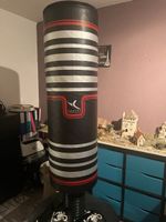 Boxsack freistehend Domynos schwarz/ rot wie neu