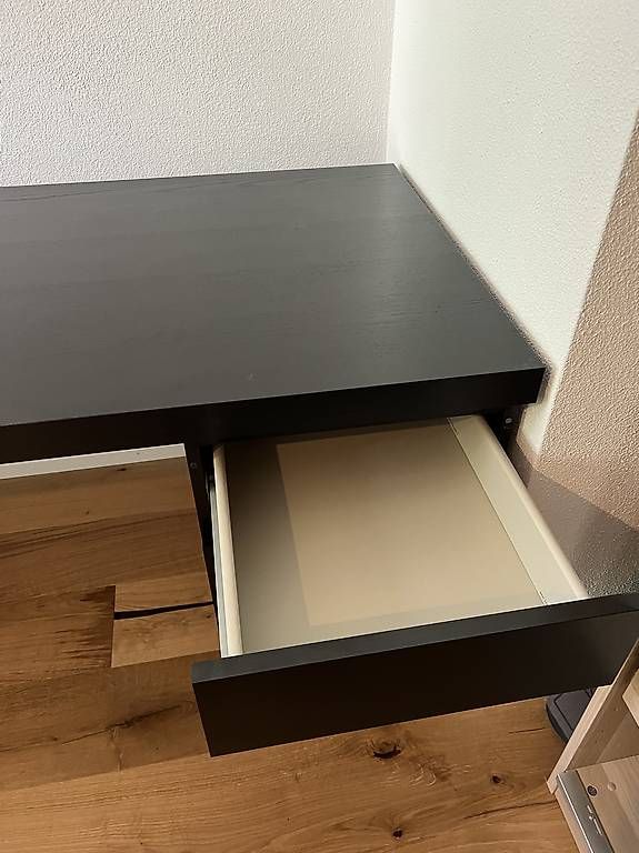 Scrivanie: Schreibtisch Pult Ikea schwarz – Usato da Bern venduto da Ovorocks 1