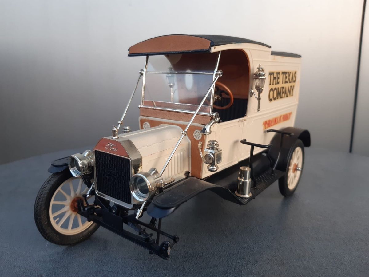 Kit di modellismo & Modellini statici: Ford Model T Texas Company Van 1912 – Usato da Zürich venduto da Nowstalgia