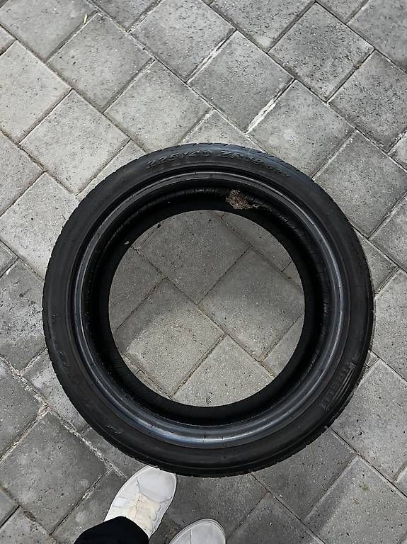 Pneumatici & Ruote complete: Pirelli P Zero reifen 225/40 r18 – Usato da Ballwil venduto da flo_hw8s