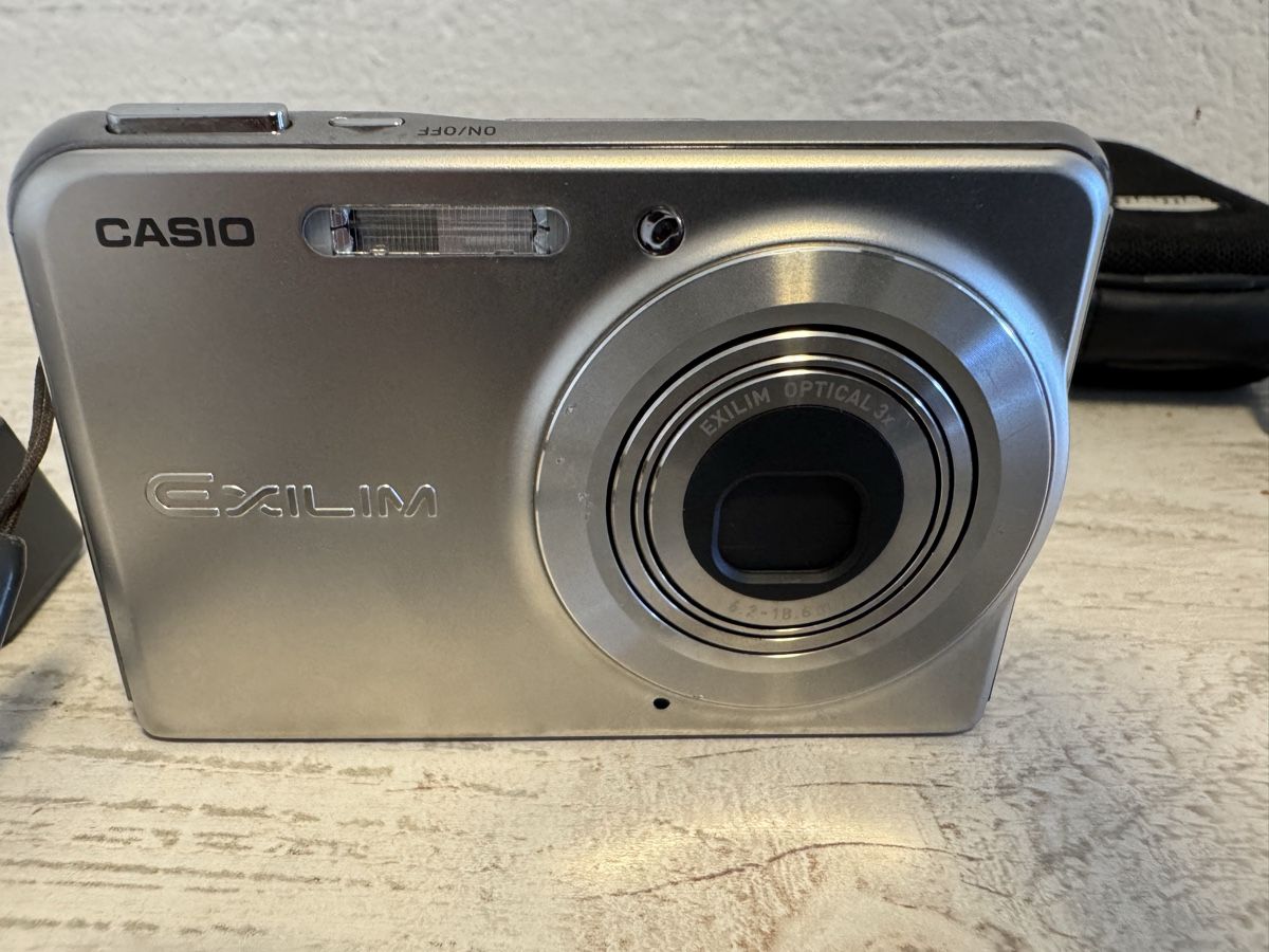 Casio Fotocamera: Casio Elixim ex-s880 Digitalkamwra – Usato da Zunzgen venduto da milesdavis76 1