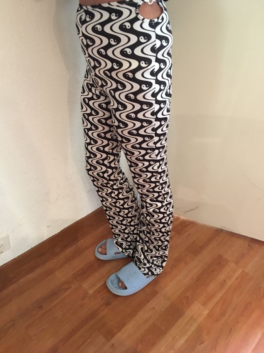 Pantaloni: Ying Yang Hose - Groovy Style - Pull& Bear - Größe S – Nuovo (secondo la descrizione) da Le Grand-Saconnex venduto da christianbmarx 4