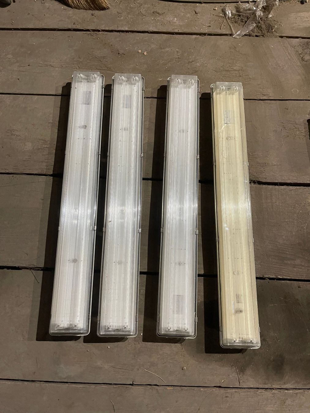 Lampadari & plafoniere: Eckige Deckenleuchten Feuchtraummlampen – Usato da zürich venduto da BB-2005