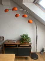 Bogenlampe chrom orange mit Marmorsockel