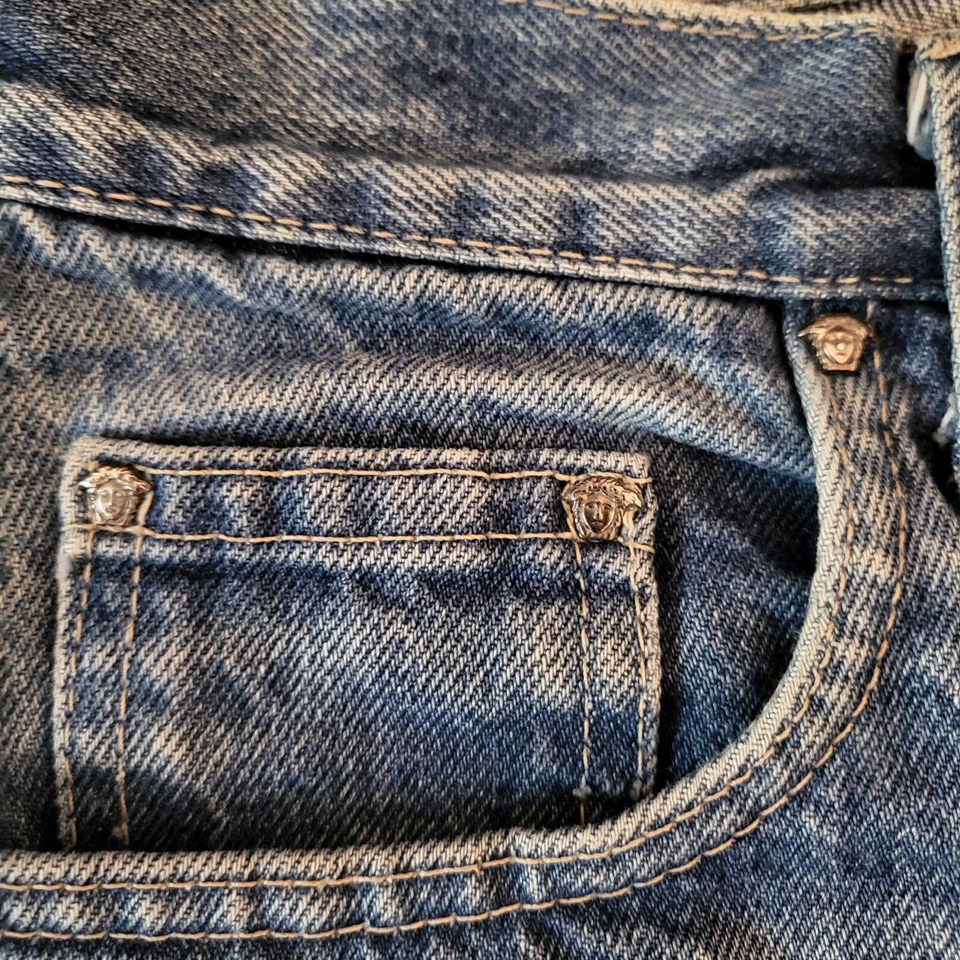Versace Jeans: Jeans Versace Jeans Couture authentiques, taille 27. – Gebraucht aus Neuchâtel von wikit 4