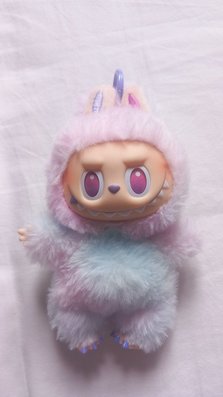 Pop Mart Statuette: Popmart Labubu Big Into Energy Luck – Usato da Bex venduto da aud_cy2l