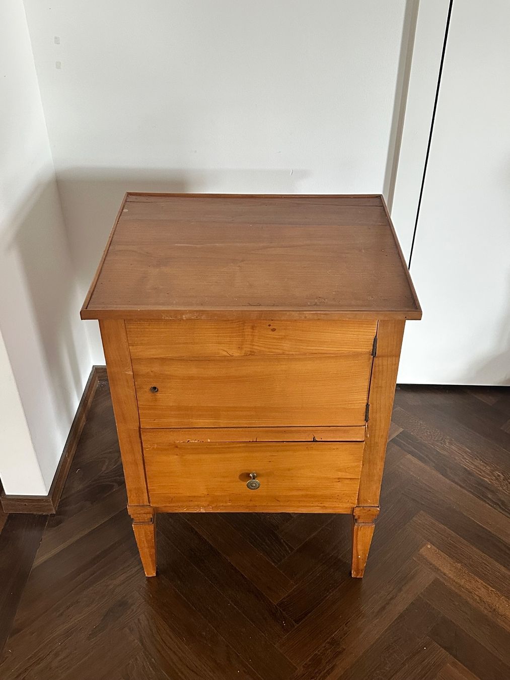 Cassettiere: Antikes Kleinmöbel aus Holz – Usato da Basel venduto da del_xr2h