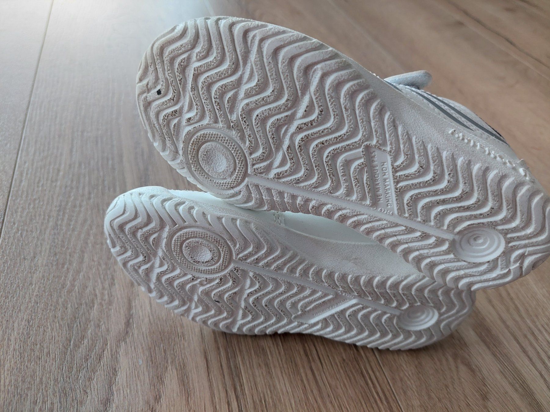 Decathlon Schuhe für Jungen: Hallenschuhe Gr 26 von Decathlon – Gebraucht aus Mund von milo18 1