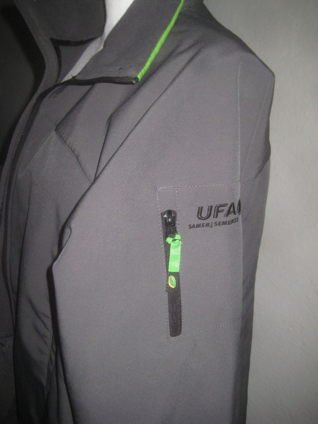 Jacken: JACKE – Gebraucht aus Uster von flocke1 1