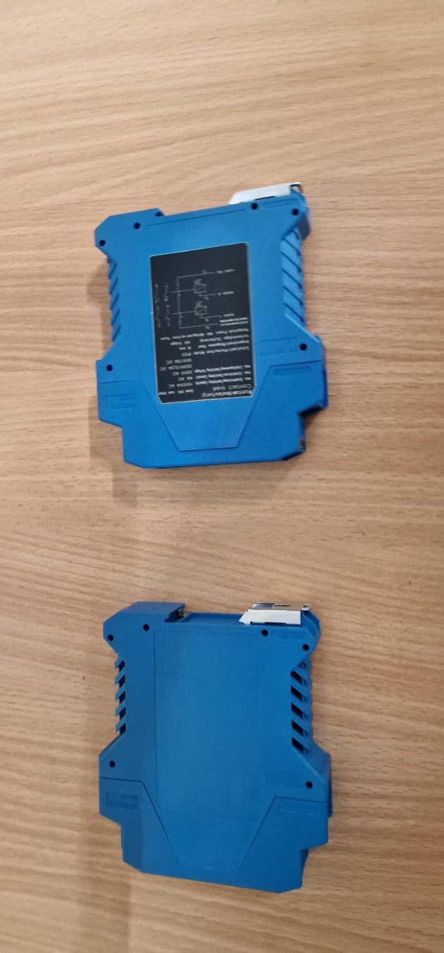 Componenti elettronici: 2x Wenglor Sicherheitsrelais SG4-00VA000R2 – Usato da Chur venduto da shop.chur 2