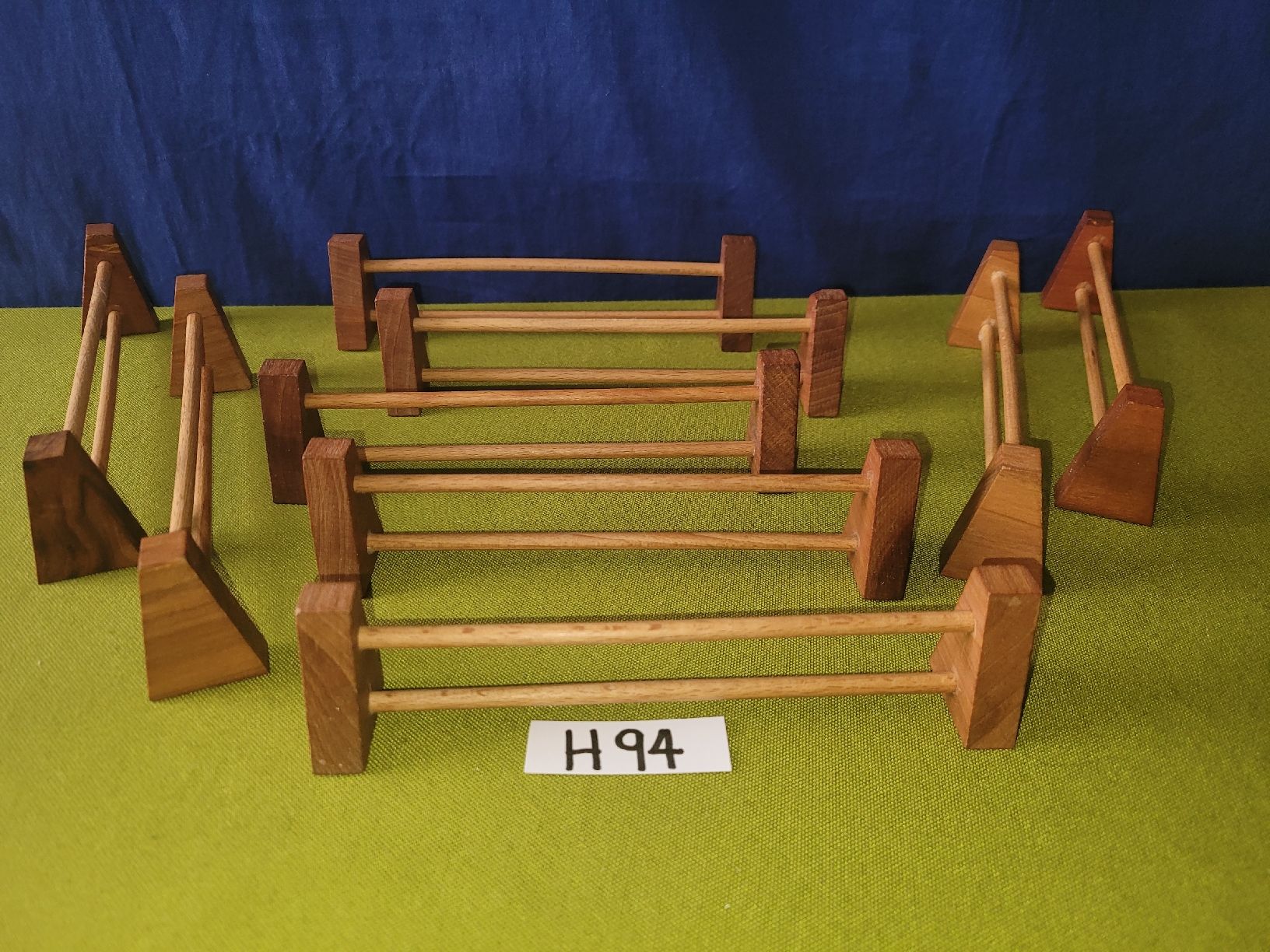 Spielzeuge: Bauernhof,Stall,Holzzaun H94 – Gebraucht aus Aarberg von Fink010
