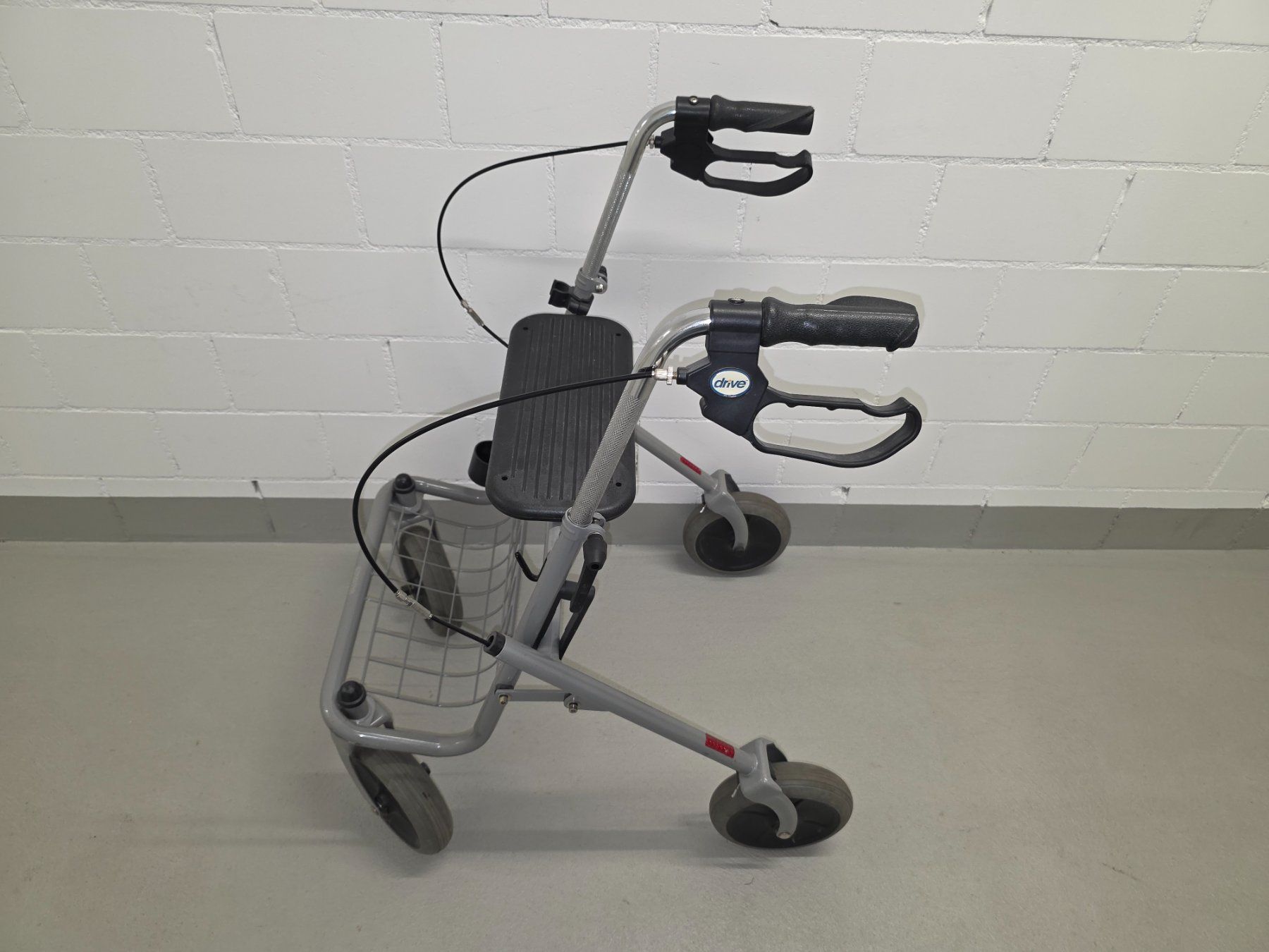 Aides à la marche: Rollator – D'occasion à Rüti ZH par StandbyDaffodii 2