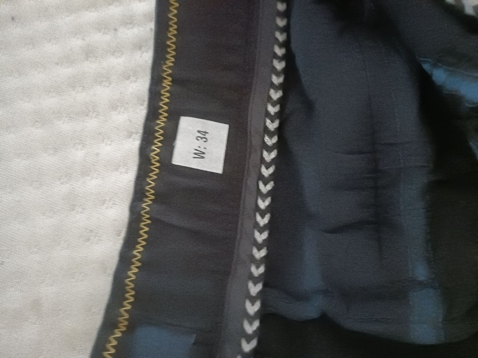 Lotti di vestiti: 2 XL Kurze Jeanshosen – Usato da Gossau SG venduto da scania1509 1