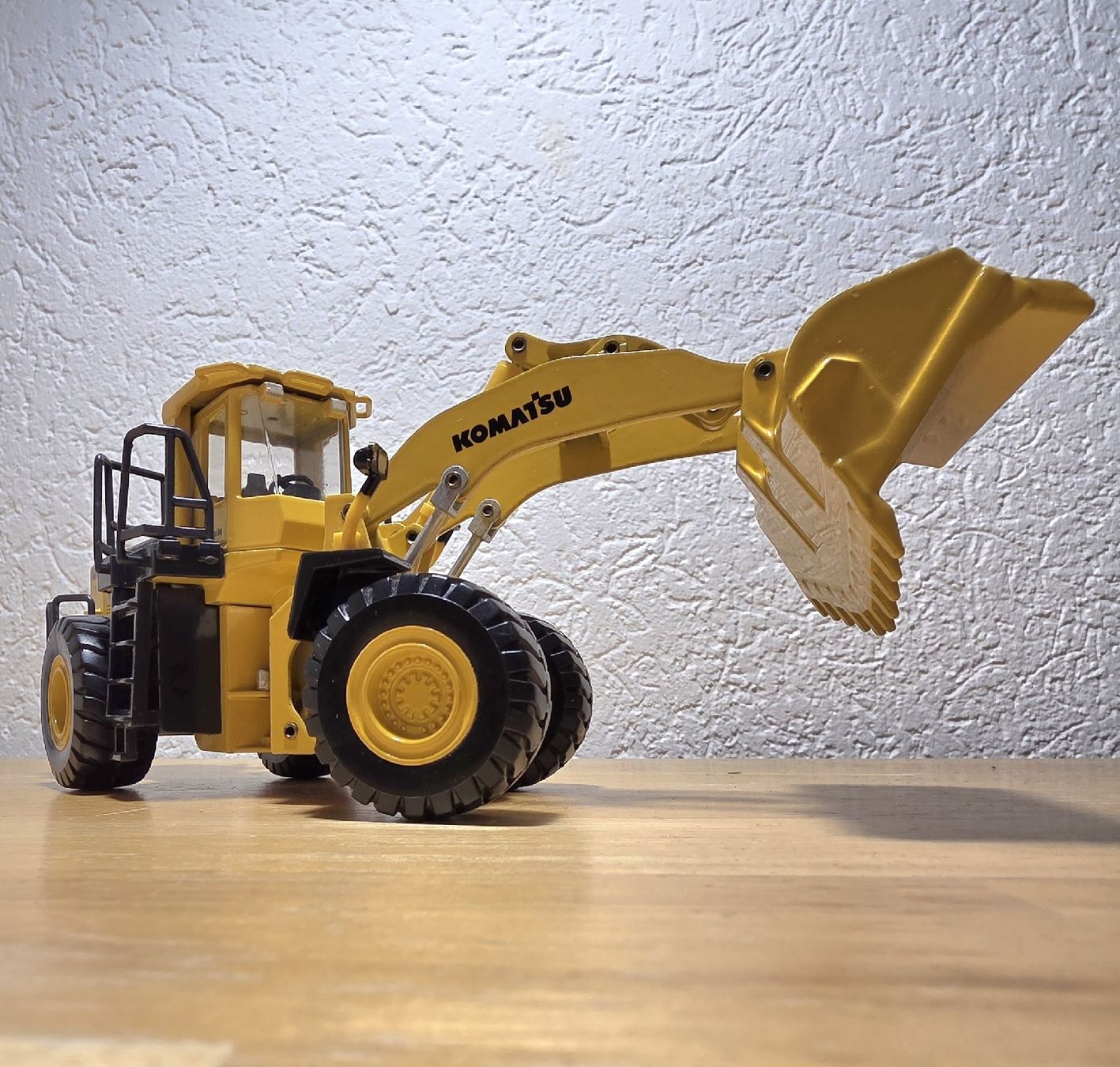 Komatsu Kit di modellismo & Modellini statici: Komatsu WA600 Radlader, Siku Modell – Usato da Männedorf venduto da Modellbau-wyss 4