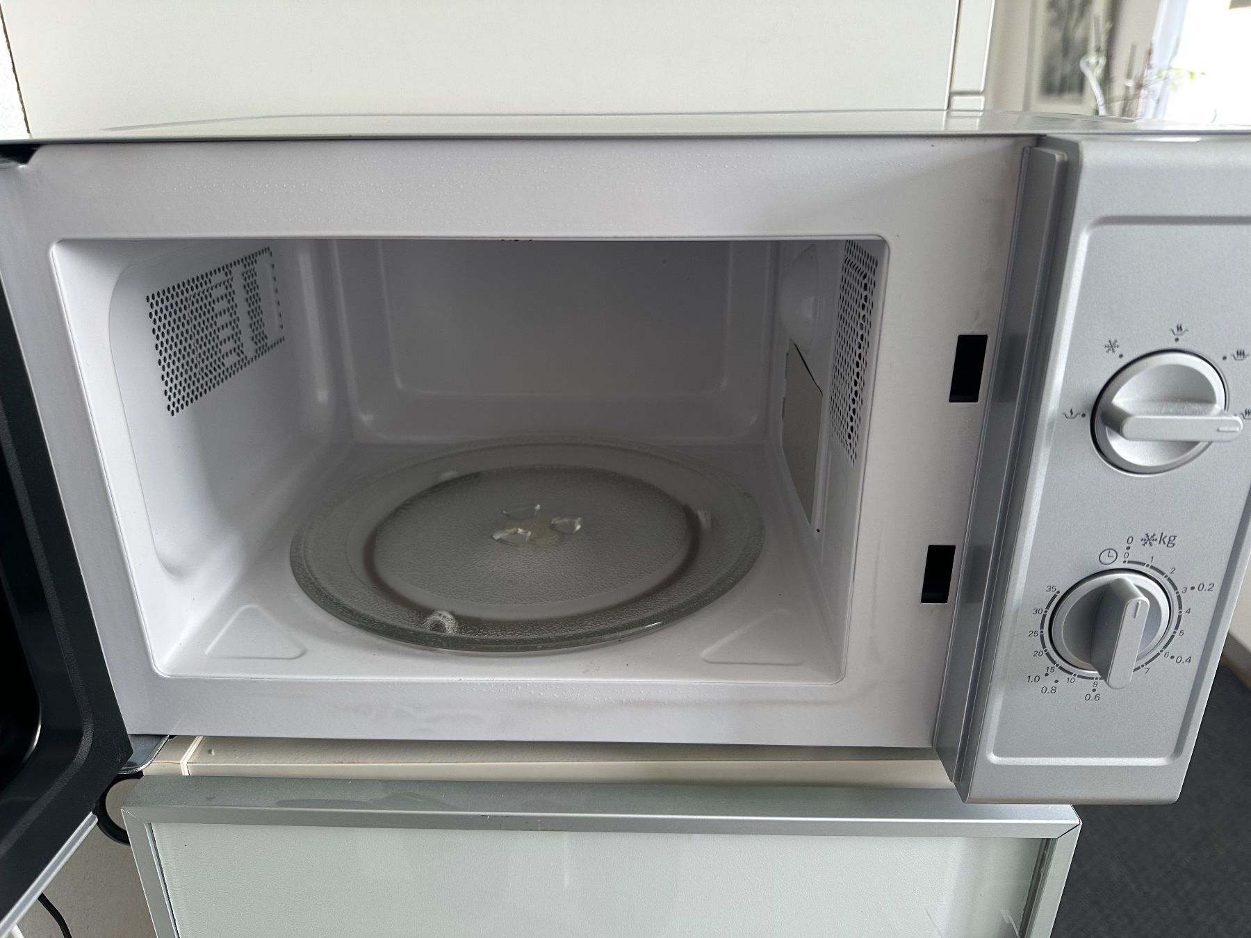 Küchengeräte: Studio Mikrowellenherd, sehr gut erhalten! – Gebraucht aus Egg b. Zürich von Evera4 1