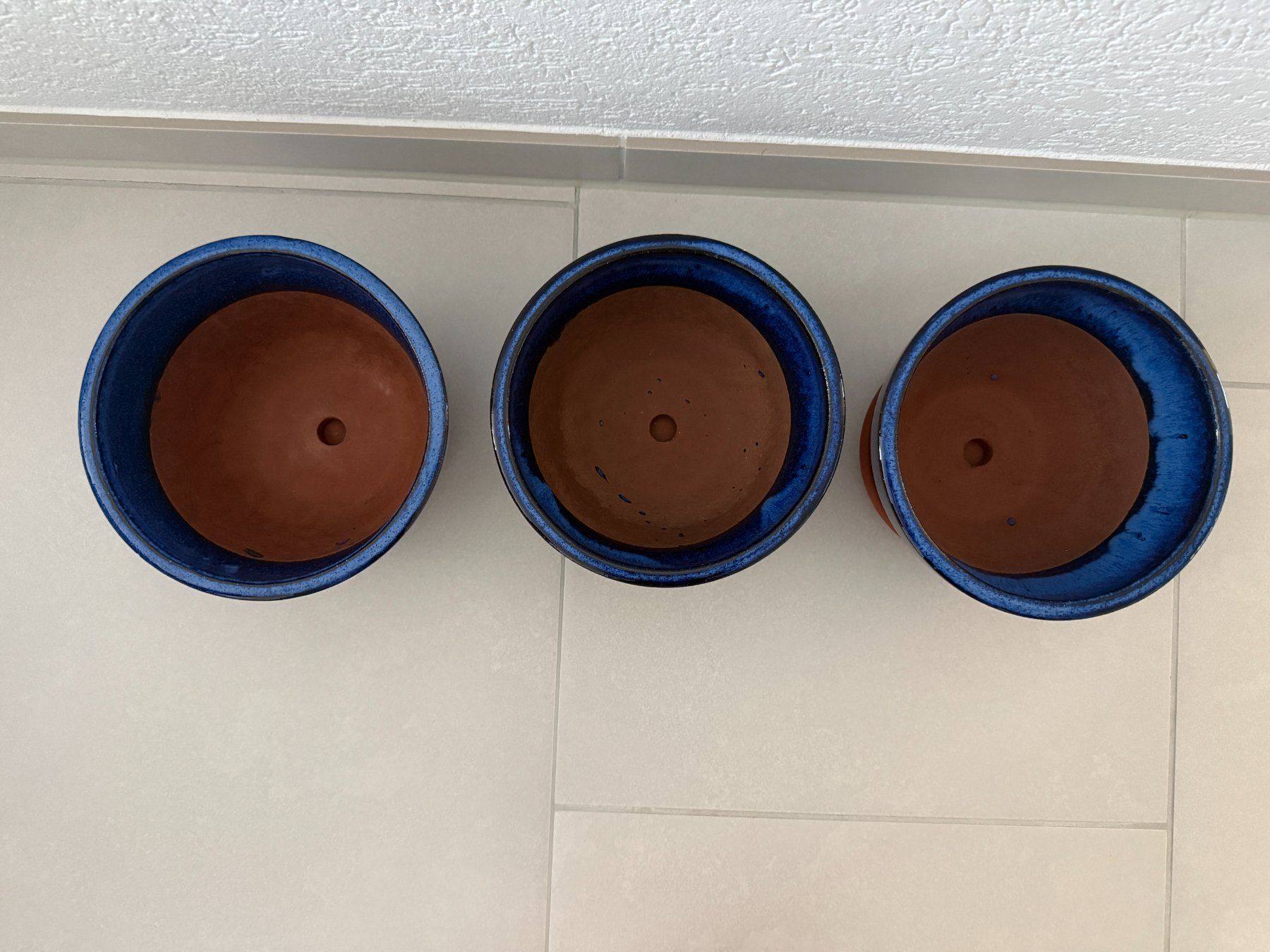 Vasi per fiori: 3 Keramik Blumentöpfe blau mit Kunststoffuntersetzer – Usato da Buchs ZH venduto da Perle0811 1