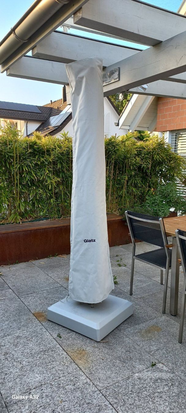 Ombrelloni: Schönen Glatz Sonnenschirm mit Liro Rollsockel – Usato da Uster venduto da sus_sf9t 3