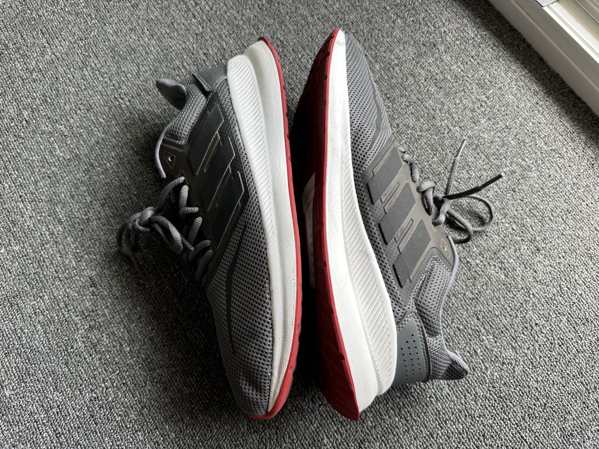 Adidas Herrenschuhe: Adidas homme taille 44.5 gris – Gebraucht aus Bulle von LeMoleson 3