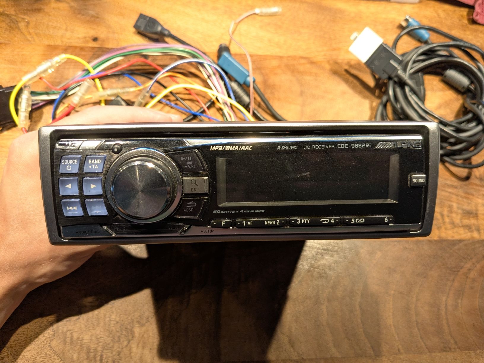 Alpine Radios: Alpine CDE-9882R Autoradio MP3 CD USB iPhone Adapter – Gebraucht aus Kleinandelfingen von velofreak