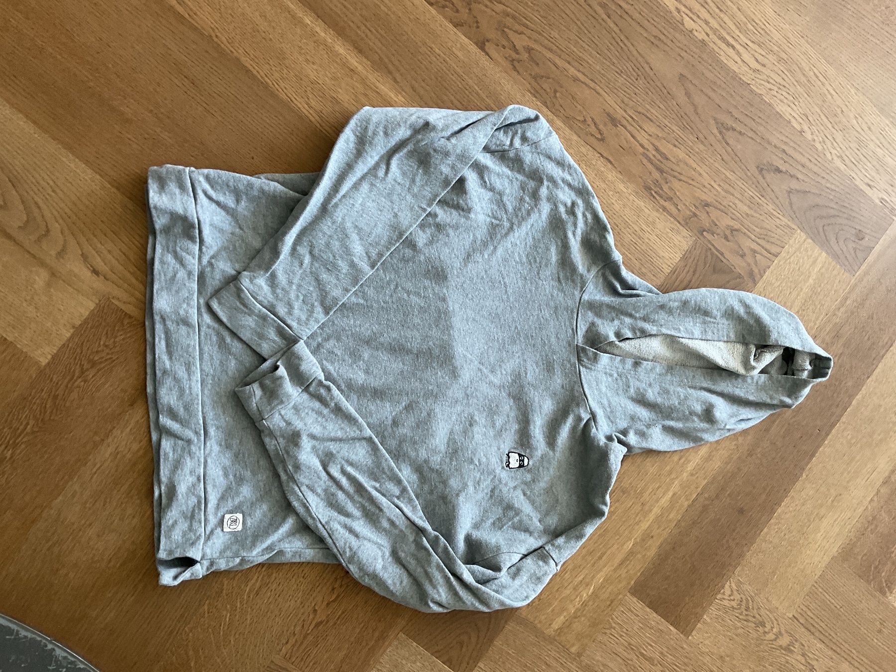 Maglioni & Felpe: Grauer Kapuzenpullover  Grösse S we are ZRCL – Usato da Basel venduto da cme03