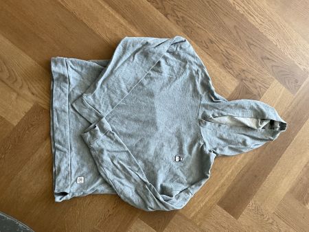 Grauer Kapuzenpullover  Grösse S we are ZRCL