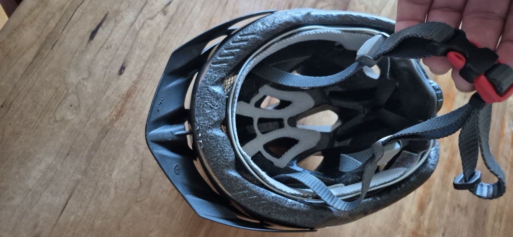 Caschi: Kinder-Velohelm SUVAliv Gr. 52-57 – Usato da Bern venduto da mdj_xm8z 2