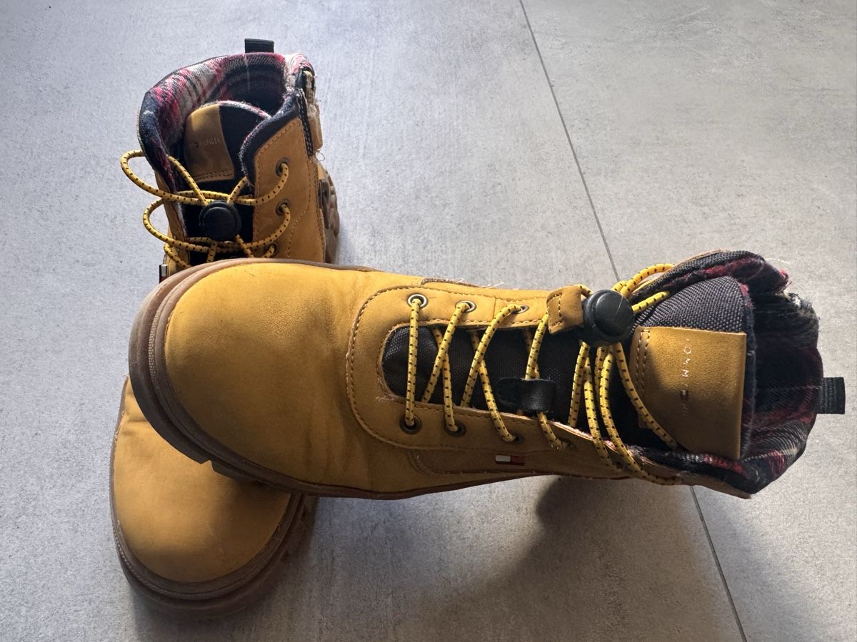 Tommy Hilfiger Scarpe da uomo: Bottes de randonnée Tommy Hilfiger - Taille 37 – Usato da La Chaux-de-Fonds venduto da Sabinchenn 3