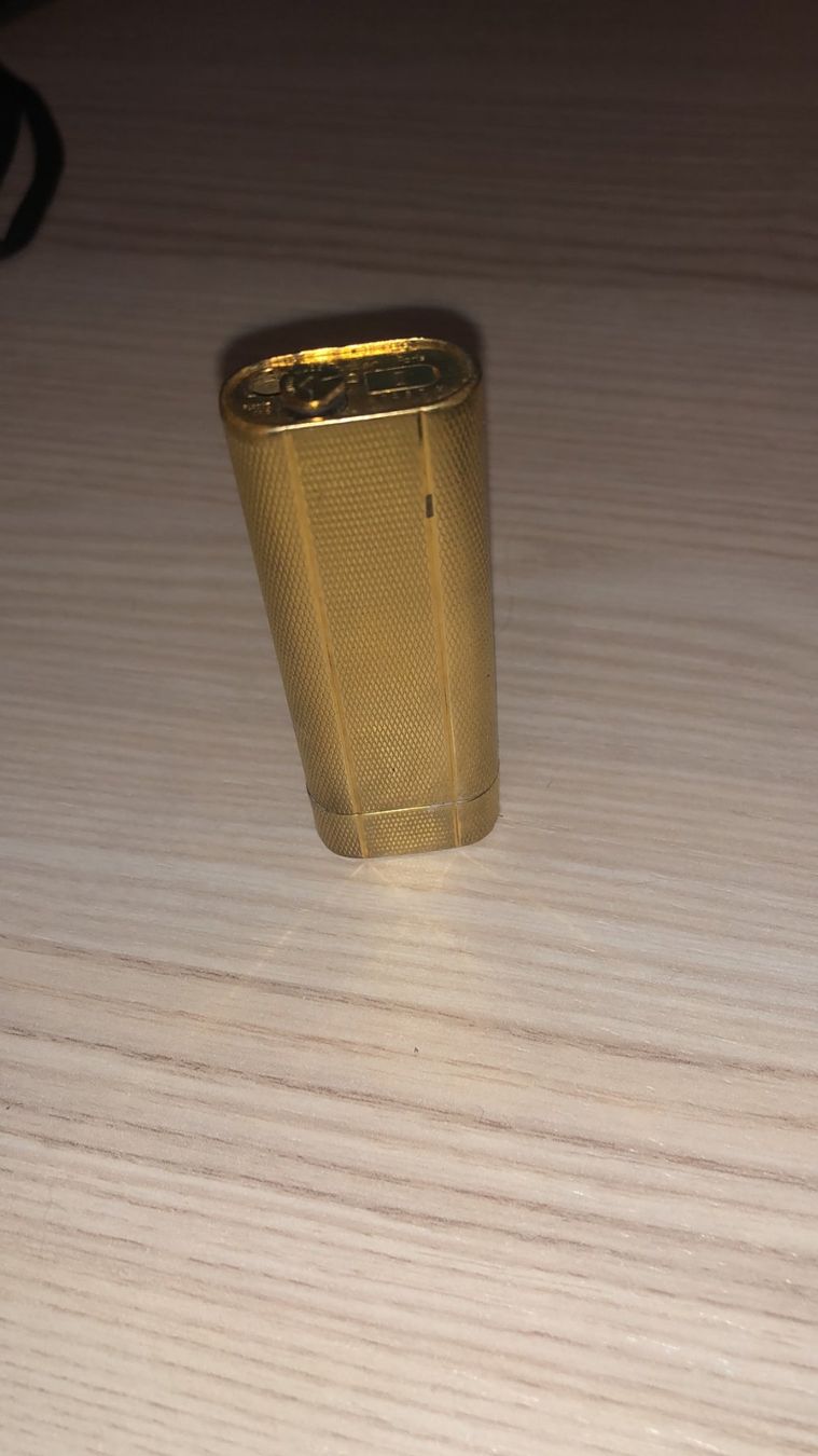 Cartier Accendini: Vends Briquet Cartier Plaqué Or – Difettoso da Corpataux venduto da pfi_27t6 2