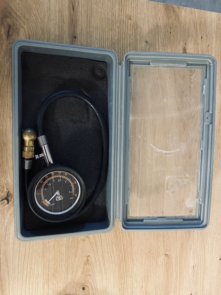 Tous les outils: Manomètre de Pression des Pneus – D'occasion à La Roche FR par Pouchta_yqk9