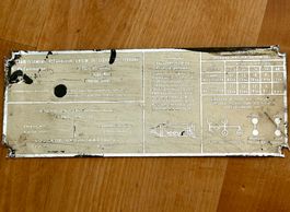 Schild Fahrzeug ev. Lastwagen, ev. Militär  19 x 7.4 cm