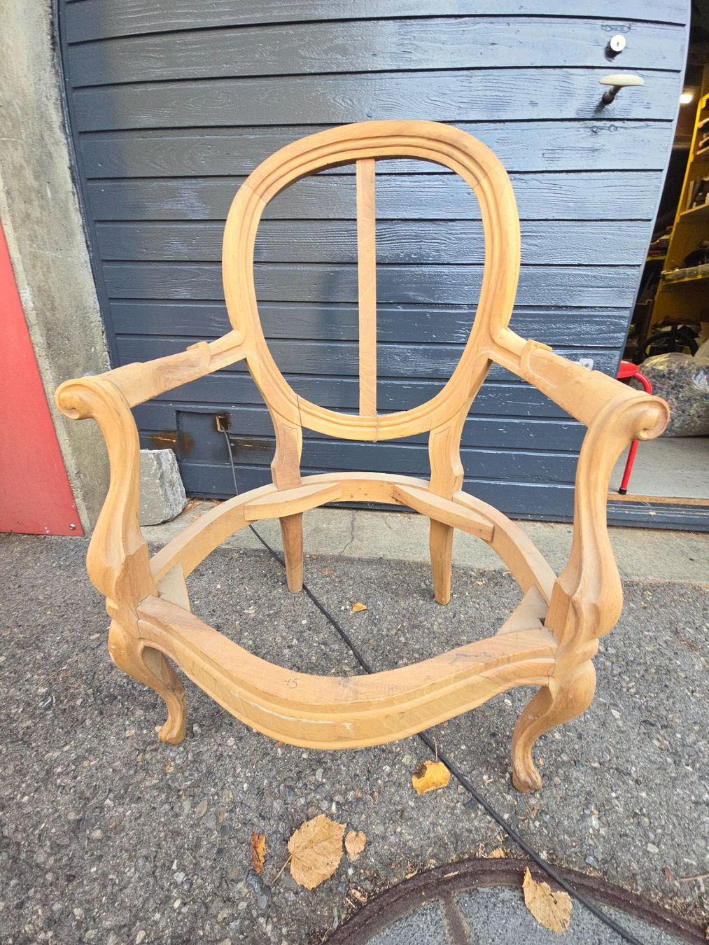 Sedie: Louis XV Fauteuil Medaillon – Usato da Luzern venduto da Sainte-Victoire 3
