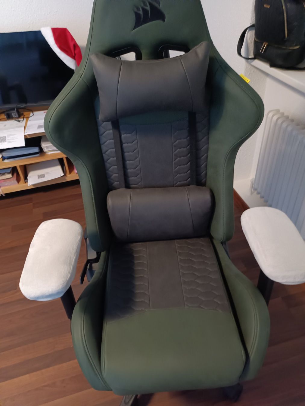 Corsair Stühle: Gaming Sessel CORSAIR TC100 – Neu (gemäss Beschreibung) aus Matzingen von Void99
