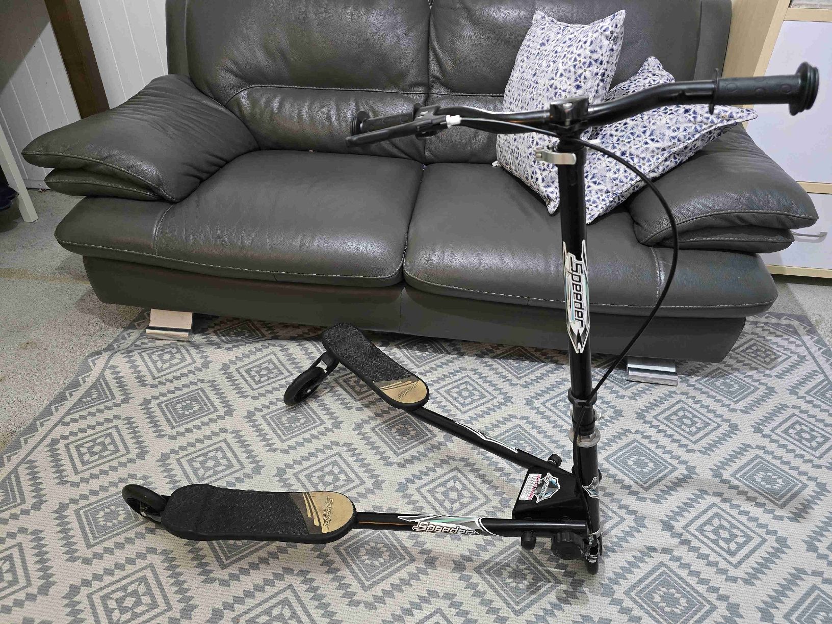 Scooters: Speeder swing scooter black used condition – Gebraucht aus Thalwil von yan_wp8g