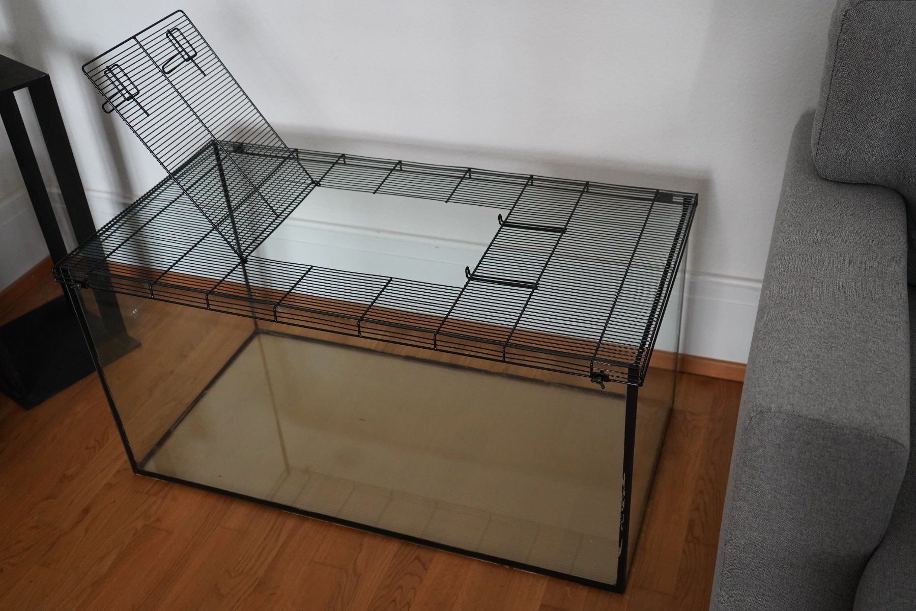 Terrarium: Terrarium mit Gitterabdeckung – Gebraucht aus Zürich von Backscope 1