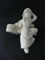 Porzellan Figur * SITZENDER ENGEL * von Goebel Weihnacht