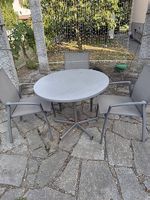 Gartentisch mit 3 passende Stühlen