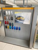 Trennwand zu OPEL Showroom