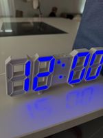 Digitaluhr LED blau neuwertig